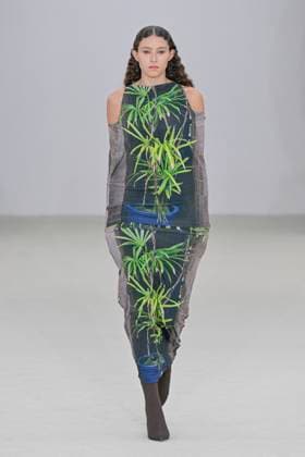 A model walks the runway during the Issey Miyake Ready to Wear Spring Summer 2026 fashion show as part of the Paris Fashion Week on October 3, 2025 in Paris, France Paris France  Copyright: xAgencex xBestimagexAgencex xBestimagex