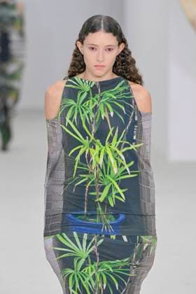 A model walks the runway during the Issey Miyake Ready to Wear Spring Summer 2026 fashion show as part of the Paris Fashion Week on October 3, 2025 in Paris, France Paris France  Copyright: xAgencex xBestimagexAgencex xBestimagex