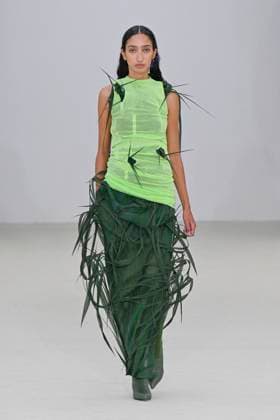 A model walks the runway during the Issey Miyake Ready to Wear Spring Summer 2026 fashion show as part of the Paris Fashion Week on October 3, 2025 in Paris, France Paris France  Copyright: xAgencex xBestimagexAgencex xBestimagex