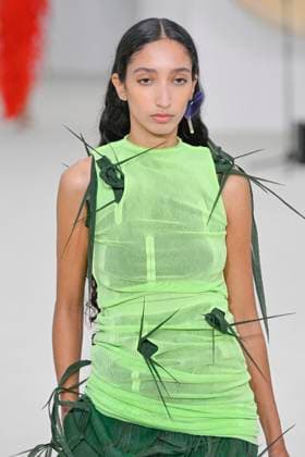 A model walks the runway during the Issey Miyake Ready to Wear Spring Summer 2026 fashion show as part of the Paris Fashion Week on October 3, 2025 in Paris, France Paris France  Copyright: xAgencex xBestimagexAgencex xBestimagex