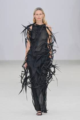 A model walks the runway during the Issey Miyake Ready to Wear Spring Summer 2026 fashion show as part of the Paris Fashion Week on October 3, 2025 in Paris, France Paris France  Copyright: xAgencex xBestimagexAgencex xBestimagex