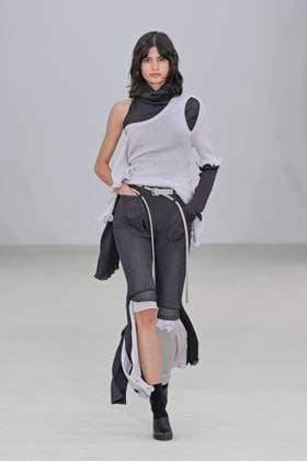 A model walks the runway during the Issey Miyake Ready to Wear Spring Summer 2026 fashion show as part of the Paris Fashion Week on October 3, 2025 in Paris, France Paris France  Copyright: xAgencex xBestimagexAgencex xBestimagex