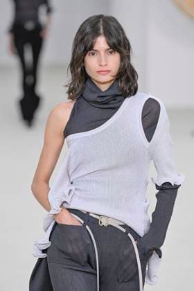 A model walks the runway during the Issey Miyake Ready to Wear Spring Summer 2026 fashion show as part of the Paris Fashion Week on October 3, 2025 in Paris, France Paris France  Copyright: xAgencex xBestimagexAgencex xBestimagex