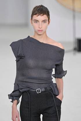 A model walks the runway during the Issey Miyake Ready to Wear Spring Summer 2026 fashion show as part of the Paris Fashion Week on October 3, 2025 in Paris, France Paris France  Copyright: xAgencex xBestimagexAgencex xBestimagex