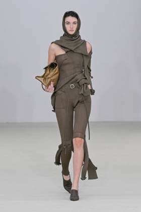A model walks the runway during the Issey Miyake Ready to Wear Spring Summer 2026 fashion show as part of the Paris Fashion Week on October 3, 2025 in Paris, France Paris France  Copyright: xAgencex xBestimagexAgencex xBestimagex
