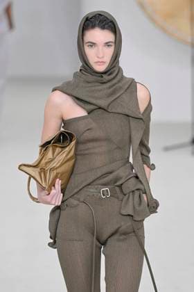 A model walks the runway during the Issey Miyake Ready to Wear Spring Summer 2026 fashion show as part of the Paris Fashion Week on October 3, 2025 in Paris, France Paris France  Copyright: xAgencex xBestimagexAgencex xBestimagex