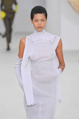 A model walks the runway during the Issey Miyake Ready to Wear Spring Summer 2026 fashion show as part of the Paris Fashion Week on October 3, 2025 in Paris, France Paris France  Copyright: xAgencex xBestimagexAgencex xBestimagex