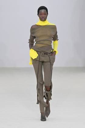 A model walks the runway during the Issey Miyake Ready to Wear Spring Summer 2026 fashion show as part of the Paris Fashion Week on October 3, 2025 in Paris, France Paris France  Copyright: xAgencex xBestimagexAgencex xBestimagex