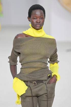 A model walks the runway during the Issey Miyake Ready to Wear Spring Summer 2026 fashion show as part of the Paris Fashion Week on October 3, 2025 in Paris, France Paris France  Copyright: xAgencex xBestimagexAgencex xBestimagex