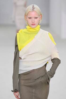 A model walks the runway during the Issey Miyake Ready to Wear Spring Summer 2026 fashion show as part of the Paris Fashion Week on October 3, 2025 in Paris, France Paris France  Copyright: xAgencex xBestimagexAgencex xBestimagex