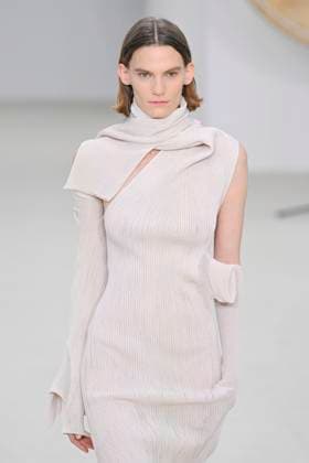 A model walks the runway during the Issey Miyake Ready to Wear Spring Summer 2026 fashion show as part of the Paris Fashion Week on October 3, 2025 in Paris, France Paris France  Copyright: xAgencex xBestimagexAgencex xBestimagex