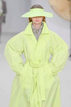 A model walks the runway during the Issey Miyake Ready to Wear Spring Summer 2026 fashion show as part of the Paris Fashion Week on October 3, 2025 in Paris, France Paris France  Copyright: xAgencex xBestimagexAgencex xBestimagex