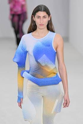 A model walks the runway during the Issey Miyake Ready to Wear Spring Summer 2026 fashion show as part of the Paris Fashion Week on October 3, 2025 in Paris, France Paris France  Copyright: xAgencex xBestimagexAgencex xBestimagex
