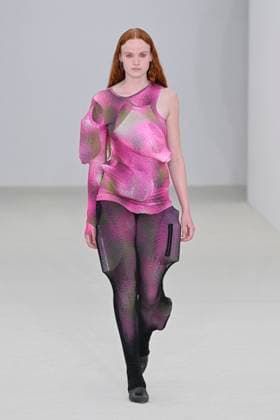 A model walks the runway during the Issey Miyake Ready to Wear Spring Summer 2026 fashion show as part of the Paris Fashion Week on October 3, 2025 in Paris, France Paris France  Copyright: xAgencex xBestimagexAgencex xBestimagex