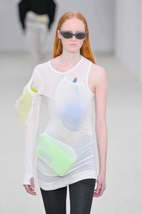 A model walks the runway during the Issey Miyake Ready to Wear Spring Summer 2026 fashion show as part of the Paris Fashion Week on October 3, 2025 in Paris, France Paris France  Copyright: xAgencex xBestimagexAgencex xBestimagex