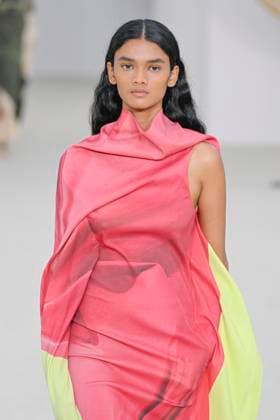 A model walks the runway during the Issey Miyake Ready to Wear Spring Summer 2026 fashion show as part of the Paris Fashion Week on October 3, 2025 in Paris, France Paris France  Copyright: xAgencex xBestimagexAgencex xBestimagex