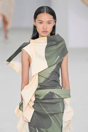 A model walks the runway during the Issey Miyake Ready to Wear Spring Summer 2026 fashion show as part of the Paris Fashion Week on October 3, 2025 in Paris, France Paris France  Copyright: xAgencex xBestimagexAgencex xBestimagex