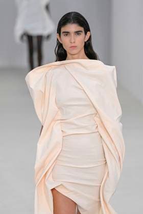 A model walks the runway during the Issey Miyake Ready to Wear Spring Summer 2026 fashion show as part of the Paris Fashion Week on October 3, 2025 in Paris, France Paris France  Copyright: xAgencex xBestimagexAgencex xBestimagex