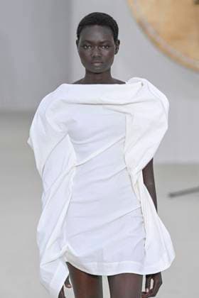 A model walks the runway during the Issey Miyake Ready to Wear Spring Summer 2026 fashion show as part of the Paris Fashion Week on October 3, 2025 in Paris, France Paris France  Copyright: xAgencex xBestimagexAgencex xBestimagex