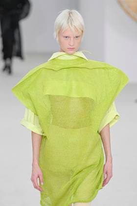 A model walks the runway during the Issey Miyake Ready to Wear Spring Summer 2026 fashion show as part of the Paris Fashion Week on October 3, 2025 in Paris, France Paris France  Copyright: xAgencex xBestimagexAgencex xBestimagex