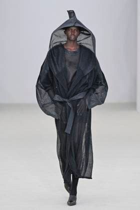 A model walks the runway during the Issey Miyake Ready to Wear Spring Summer 2026 fashion show as part of the Paris Fashion Week on October 3, 2025 in Paris, France Paris France  Copyright: xAgencex xBestimagexAgencex xBestimagex