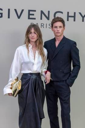 Hannah Redmayne et Eddie Redmayne au photocall du défilé Givenchy Collection Femme Prêt à Porter Printemps Eté 2026 lors de la Fashion Week de Paris PFW , à lHôtel National des Invalides, à Paris, France, le 3 octobre 2025 Olivier Borde Bestimage Photocall Givenchy fashion show as part of Spring Summer 2026 Paris Fashion Week on October 03, 2025 in Paris France Paris France  Copyright: xOLIVIERxBORDEx xBESTIMAGExOLIVIERxBORDEx xBESTIMAGEx