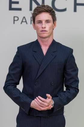 Eddie Redmayne at the photocall of the Givenchy Collection Femme Prêt à Porter Printemps Eté 2026 fashion show as part of Paris Fashion Week PFW , at the Hôtel National des Invalides, in Paris, France, October 03, 2025 Olivier Borde Bestimage Photocall Givenchy fashion show as part of Spring Summer 2026 Paris Fashion Week on October 03, 2025 in Paris, France Paris France  Copyright: xOLIVIERxBORDEx xBESTIMAGExOLIVIERxBORDEx xBESTIMAGEx