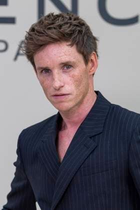 Eddie Redmayne at the photocall of the Givenchy Collection Femme Prêt à Porter Printemps Eté 2026 fashion show as part of Paris Fashion Week PFW , at the Hôtel National des Invalides, in Paris, France, October 03, 2025 Olivier Borde Bestimage Photocall Givenchy fashion show as part of Spring Summer 2026 Paris Fashion Week on October 03, 2025 in Paris, France Paris France  Copyright: xOLIVIERxBORDEx xBESTIMAGExOLIVIERxBORDEx xBESTIMAGEx