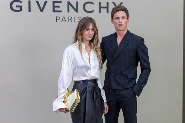 Hannah Redmayne et Eddie Redmayne au photocall du défilé Givenchy Collection Femme Prêt à Porter Printemps Eté 2026 lors de la Fashion Week de Paris PFW , à lHôtel National des Invalides, à Paris, France, le 3 octobre 2025 Olivier Borde Bestimage Photocall Givenchy fashion show as part of Spring Summer 2026 Paris Fashion Week on October 03, 2025 in Paris France Paris France  Copyright: xOLIVIERxBORDEx xBESTIMAGExOLIVIERxBORDEx xBESTIMAGEx