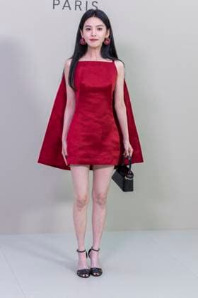 Ruonan Zhang at the photocall of the Givenchy Collection Femme Prêt à Porter Printemps Eté 2026 fashion show as part of Paris Fashion Week PFW , at the Hôtel National des Invalides, in Paris, France, October 03, 2025 Olivier Borde Bestimage Photocall Givenchy fashion show as part of Spring Summer 2026 Paris Fashion Week on October 03, 2025 in Paris, France Paris France  Copyright: xOLIVIERxBORDEx xBESTIMAGExOLIVIERxBORDEx xBESTIMAGEx