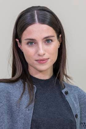 Madeline Argy au photocall du défilé Givenchy Collection Femme Prêt à Porter Printemps Eté 2026 lors de la Fashion Week de Paris PFW , à lHôtel National des Invalides, à Paris, France, le 3 octobre 2025 Olivier Borde Bestimage Photocall Givenchy fashion show as part of Spring Summer 2026 Paris Fashion Week on October 03, 2025 in Paris, France Paris France  Copyright: xOLIVIERxBORDEx xBESTIMAGExOLIVIERxBORDEx xBESTIMAGEx