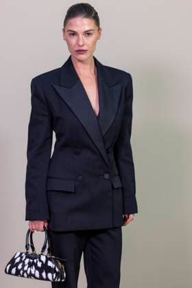 Sophia Roe at the photocall of the Givenchy Collection Femme Prêt à Porter Printemps Eté 2026 fashion show as part of Paris Fashion Week PFW , at Hôtel National des Invalides, in Paris, France, October 03, 2025 Olivier Borde Bestimage Photocall Givenchy fashion show as part of Spring Summer 2026 Paris Fashion Week on October 03, 2025 in Paris, France Paris France  Copyright: xOLIVIERxBORDEx xBESTIMAGExOLIVIERxBORDEx xBESTIMAGEx