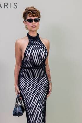 Raye au photocall du défilé Givenchy Collection Femme Prêt à Porter Printemps Eté 2026 lors de la Fashion Week de Paris PFW , à lHôtel National des Invalides, à Paris, France, le 3 octobre 2025 Olivier Borde Bestimage Photocall Givenchy fashion show as part of Spring Summer 2026 Paris Fashion Week on October 03, 2025 in Paris, France Paris France  Copyright: xOLIVIERxBORDEx xBESTIMAGExOLIVIERxBORDEx xBESTIMAGEx