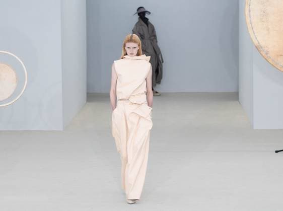 PARIS FASHION WEEK WOMENSWEAR SPRINT SUMMER 26 ISSEY MIYAKE sylvie lefort photography MAXPPP 03 10 2025 @sylvie Lefort Photography MAXPPP 3 10 25 Models present creations from the SPRINT SUMMER 2025 2026 Womenswear collection by ISSEY MIYAKE during the Paris Fashion Week, in Paris, France 3rd October 2025 The presentation of the Womens collections from september 29th to october 7th 25  Copyright: xMAXPPPxsylviexlefortxphotographyx LFR202510030146 LFR202510030146