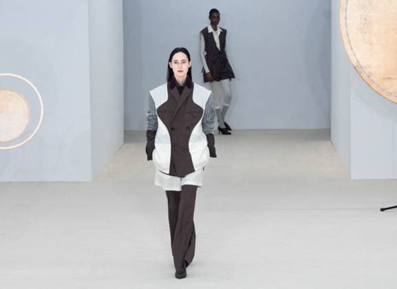PARIS FASHION WEEK WOMENSWEAR SPRINT SUMMER 26 ISSEY MIYAKE sylvie lefort photography MAXPPP 03 10 2025 @sylvie Lefort Photography MAXPPP 3 10 25 Models present creations from the SPRINT SUMMER 2025 2026 Womenswear collection by ISSEY MIYAKE during the Paris Fashion Week, in Paris, France 3rd October 2025 The presentation of the Womens collections from september 29th to october 7th 25  Copyright: xMAXPPPxsylviexlefortxphotographyx LFR202510030163 LFR202510030163