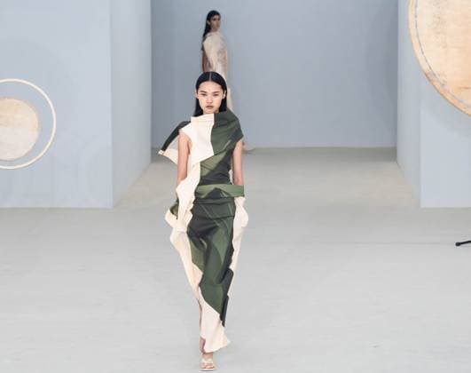 PARIS FASHION WEEK WOMENSWEAR SPRINT SUMMER 26 ISSEY MIYAKE sylvie lefort photography MAXPPP 03 10 2025 @sylvie Lefort Photography MAXPPP 3 10 25 Models present creations from the SPRINT SUMMER 2025 2026 Womenswear collection by ISSEY MIYAKE during the Paris Fashion Week, in Paris, France 3rd October 2025 The presentation of the Womens collections from september 29th to october 7th 25  Copyright: xMAXPPPxsylviexlefortxphotographyx LFR202510030177 LFR202510030177