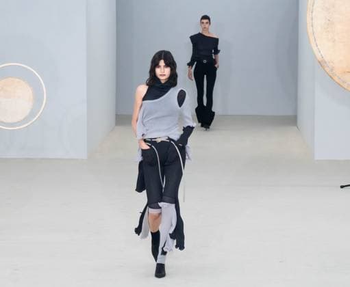 PARIS FASHION WEEK WOMENSWEAR SPRINT SUMMER 26 ISSEY MIYAKE sylvie lefort photography MAXPPP 03 10 2025 @sylvie Lefort Photography MAXPPP 3 10 25 Models present creations from the SPRINT SUMMER 2025 2026 Womenswear collection by ISSEY MIYAKE during the Paris Fashion Week, in Paris, France 3rd October 2025 The presentation of the Womens collections from september 29th to october 7th 25  Copyright: xMAXPPPxsylviexlefortxphotographyx LFR202510030200 LFR202510030200