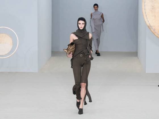 PARIS FASHION WEEK WOMENSWEAR SPRINT SUMMER 26 ISSEY MIYAKE sylvie lefort photography MAXPPP 03 10 2025 @sylvie Lefort Photography MAXPPP 3 10 25 Models present creations from the SPRINT SUMMER 2025 2026 Womenswear collection by ISSEY MIYAKE during the Paris Fashion Week, in Paris, France 3rd October 2025 The presentation of the Womens collections from september 29th to october 7th 25  Copyright: xMAXPPPxsylviexlefortxphotographyx LFR202510030208 LFR202510030208