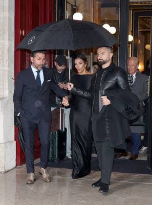 Eva Longoria and her husband Jose Baston in Paris Eva Longoria and her husband JosÃ Baston in Paris during the Fashion week . France , Paris on october 3 , 2025  Copyright: xDFYx
