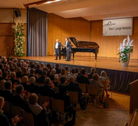 30 09 2025, International Classical Music Festival Festival of Nations 2025, at the Kurhaus Bad Wörishofen Unterallgäu , special concert with star tenor Jonas Kaufmann recital with his piano partner Helmut Deutsch 30 09 2025, Classical Music Festival Bad Wörishofen 30 09 2025, Classical Music Festival Bad Wörishofen