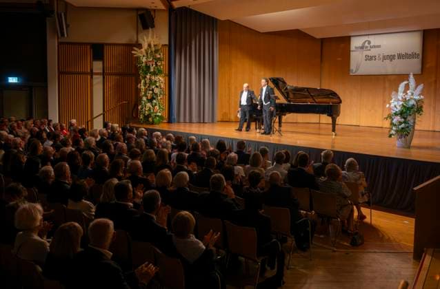 30 09 2025, International Classical Music Festival Festival of Nations 2025, at the Kurhaus Bad Wörishofen Unterallgäu , special concert with star tenor Jonas Kaufmann recital with his piano partner Helmut Deutsch 30 09 2025, Classical Music Festival Bad Wörishofen 30 09 2025, Classical Music Festival Bad Wörishofen