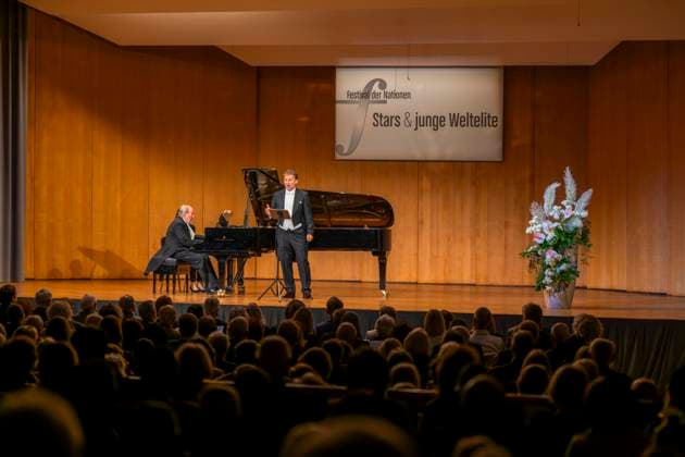 30 09 2025, International Classical Music Festival Festival of Nations 2025, at the Kurhaus Bad Wörishofen Unterallgäu , special concert with star tenor Jonas Kaufmann recital with his piano partner Helmut Deutsch 30 09 2025, Classical Music Festival Bad Wörishofen 30 09 2025, Classical Music Festival Bad Wörishofen