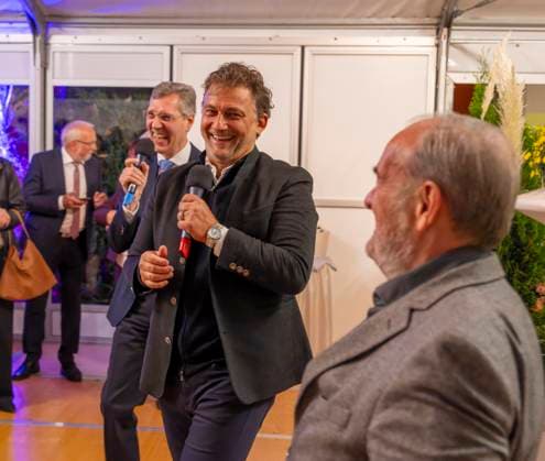 30 09 2025, International Classical Music Festival Festival of Nations 2025, at the Kurhaus Bad Wörishofen Unterallgäu , special concert with star tenor Jonas Kaufmann recital with his piano partner Helmut Deutsch Intendant Winfried Roch li, Türkheim and Jonas Kaufmann with at the subsequent meet and greet in the VIP tent 30