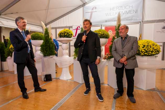 30 09 2025, International Classical Music Festival Festival of Nations 2025, at the Kurhaus Bad Wörishofen Unterallgäu , special concert with star tenor Jonas Kaufmann recital with his piano partner Helmut Deutsch Intendant Winfried Roch li, Türkheim and Jonas Kaufmann with at the subsequent meet and greet in the VIP tent 30