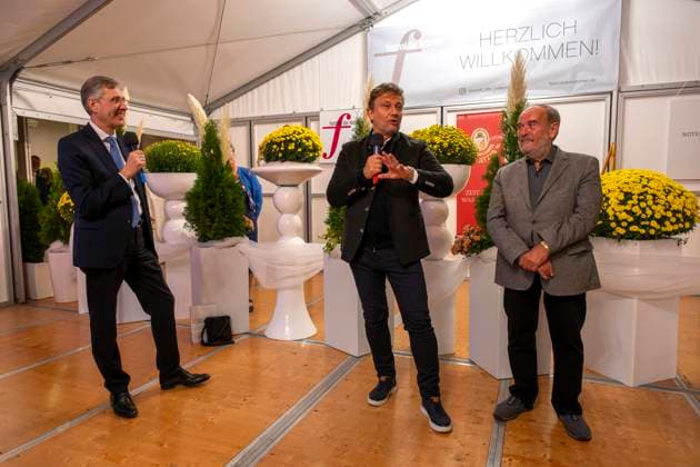30 09 2025, International Classical Music Festival Festival of Nations 2025, at the Kurhaus Bad Wörishofen Unterallgäu , special concert with star tenor Jonas Kaufmann recital with his piano partner Helmut Deutsch Intendant Winfried Roch li, Türkheim and Jonas Kaufmann with at the subsequent meet and greet in the VIP tent 30