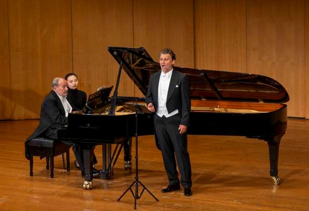 30 09 2025, International Classical Music Festival Festival of Nations 2025, at the Kurhaus Bad Wörishofen Unterallgäu , special concert with star tenor Jonas Kaufmann recital with his piano partner Helmut Deutsch 30 09 2025, Classical Music Festival Bad Wörishofen 30 09 2025, Classical Music Festival Bad Wörishofen