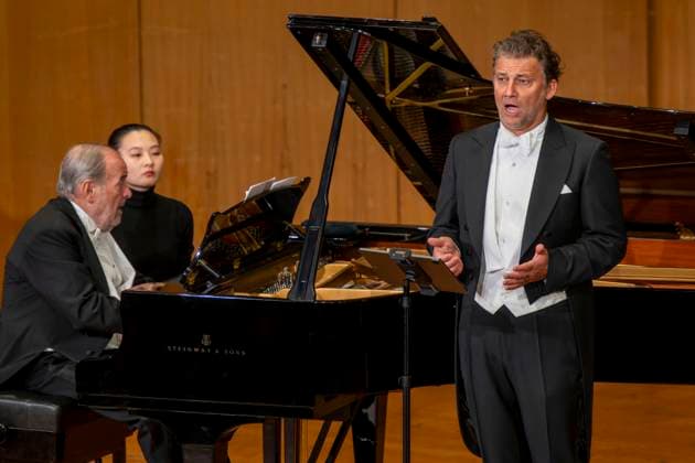 30 09 2025, International Classical Music Festival Festival of Nations 2025, at the Kurhaus Bad Wörishofen Unterallgäu , special concert with star tenor Jonas Kaufmann recital with his piano partner Helmut Deutsch 30 09 2025, Classical Music Festival Bad Wörishofen 30 09 2025, Classical Music Festival Bad Wörishofen