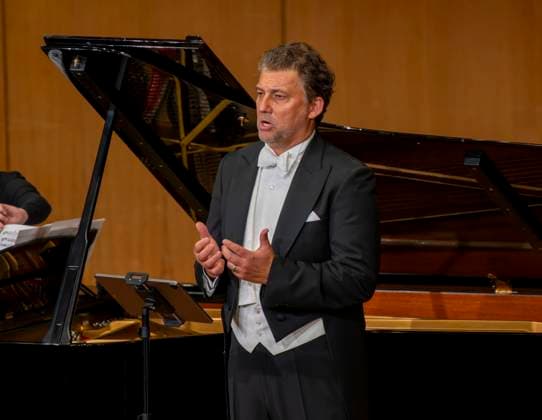 30 09 2025, International Classical Music Festival Festival of Nations 2025, at the Kurhaus Bad Wörishofen Unterallgäu , special concert with star tenor Jonas Kaufmann recital with his piano partner Helmut Deutsch 30 09 2025, Classical Music Festival Bad Wörishofen 30 09 2025, Classical Music Festival Bad Wörishofen