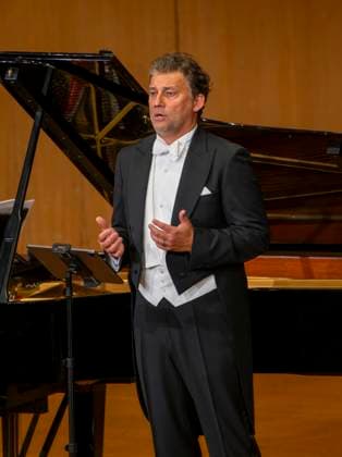 30 09 2025, International Classical Music Festival Festival of Nations 2025, at the Kurhaus Bad Wörishofen Unterallgäu , special concert with star tenor Jonas Kaufmann recital with his piano partner Helmut Deutsch 30 09 2025, Classical Music Festival Bad Wörishofen 30 09 2025, Classical Music Festival Bad Wörishofen
