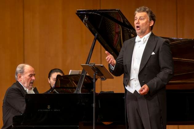 30 09 2025, International Classical Music Festival Festival of Nations 2025, at the Kurhaus Bad Wörishofen Unterallgäu , special concert with star tenor Jonas Kaufmann recital with his piano partner Helmut Deutsch 30 09 2025, Classical Music Festival Bad Wörishofen 30 09 2025, Classical Music Festival Bad Wörishofen